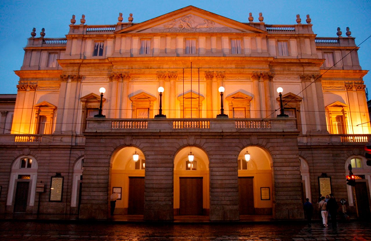 Italy. Milan. La Scala by night. Opera house. Inagurated in 1778. Built by Giuseppe Piermarini (1734-1808). (Photo by: PHAS/Universal Images Group via Getty Images)